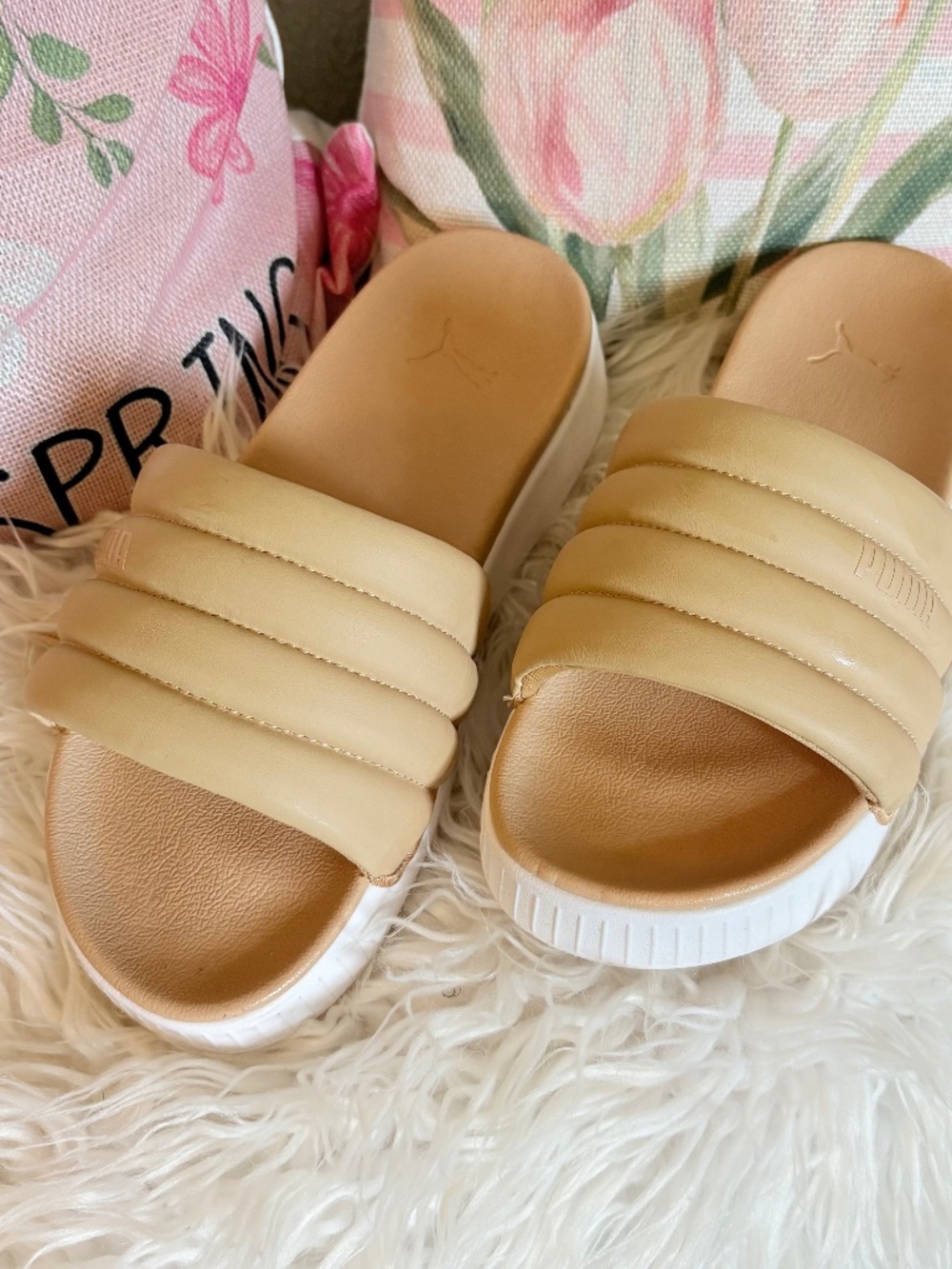 Casual puma slides